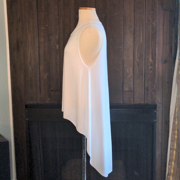 Asymmetrical Hem White Tank Top by Onzie - Picture 2 of 8